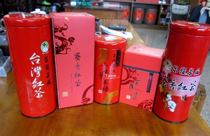 精湛製茶技藝不吝分享