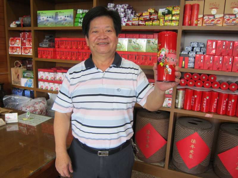 精湛製茶技藝不吝分享