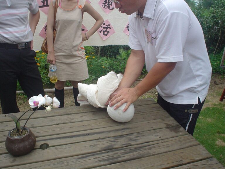 泉發製茶廠體驗－揉茶體驗